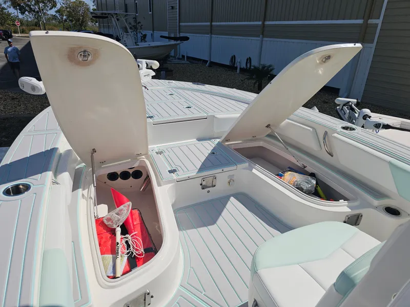 Slide: The Image of Robalo Cayman 246 2021 - 36