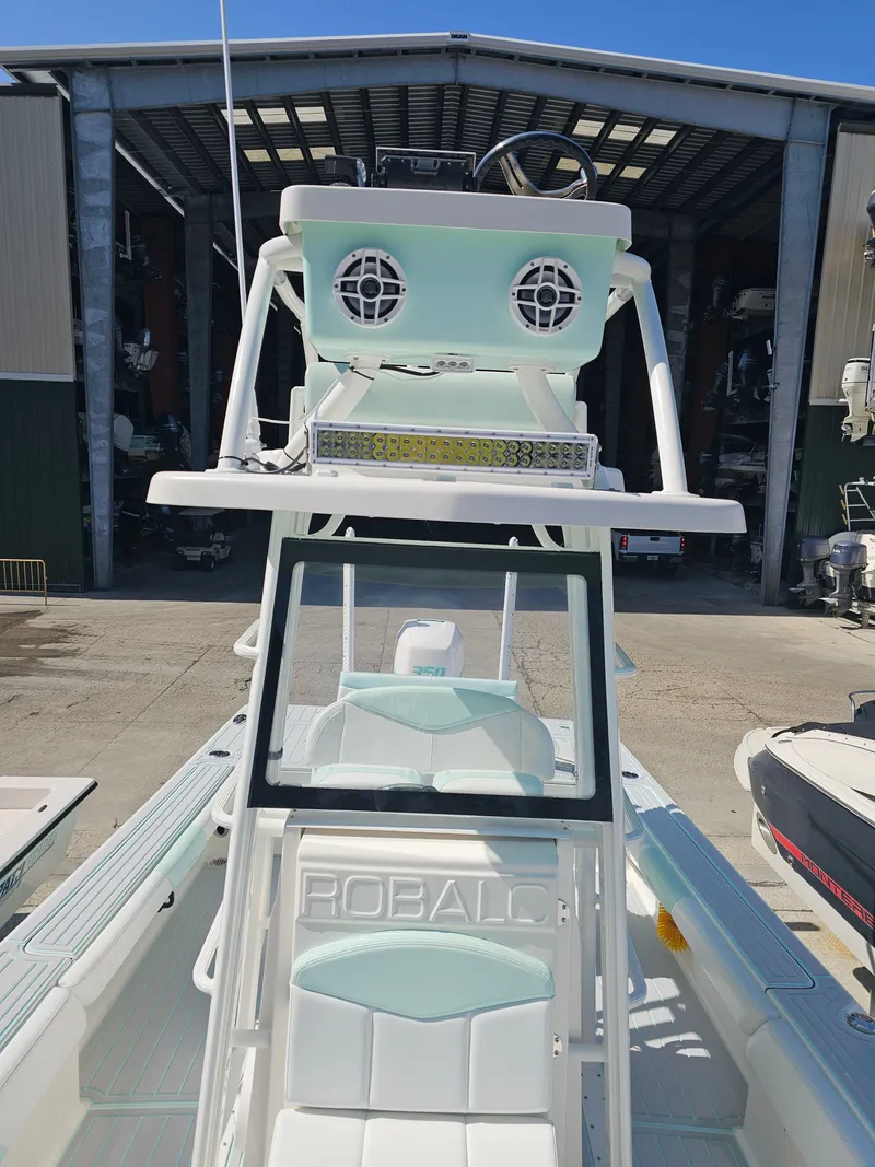 Slide: The Image of Robalo Cayman 246 2021 - 38