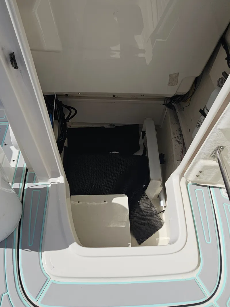 Slide: The Image of Robalo Cayman 246 2021 - 39