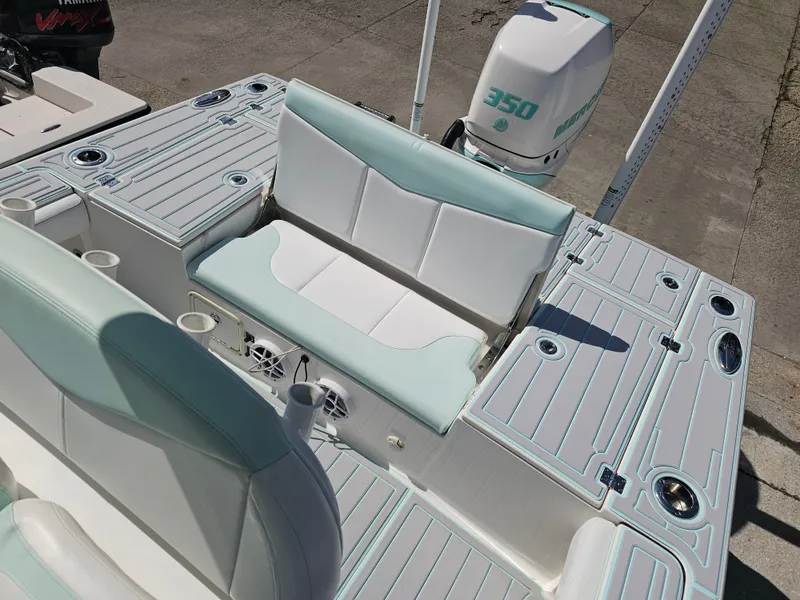Slide: The Image of Robalo Cayman 246 2021 - 4