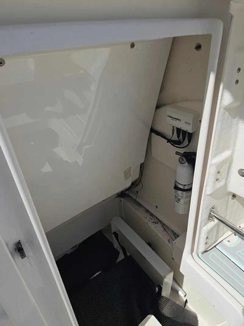 Slide: The Image of Robalo Cayman 246 2021 - 40