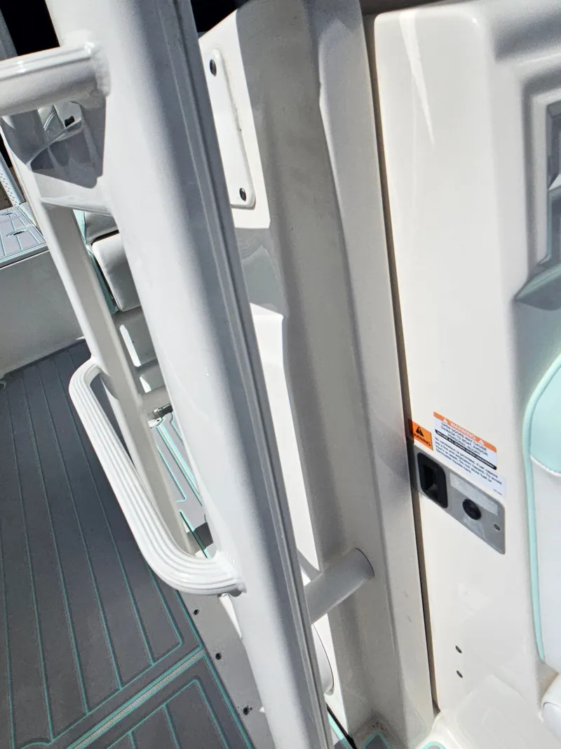 Slide: The Image of Robalo Cayman 246 2021 - 41