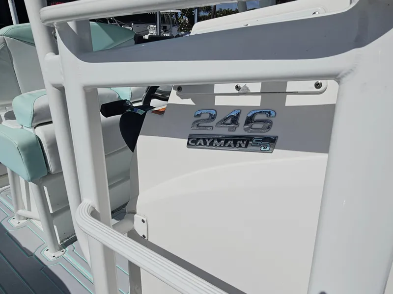 Slide: The Image of Robalo Cayman 246 2021 - 42