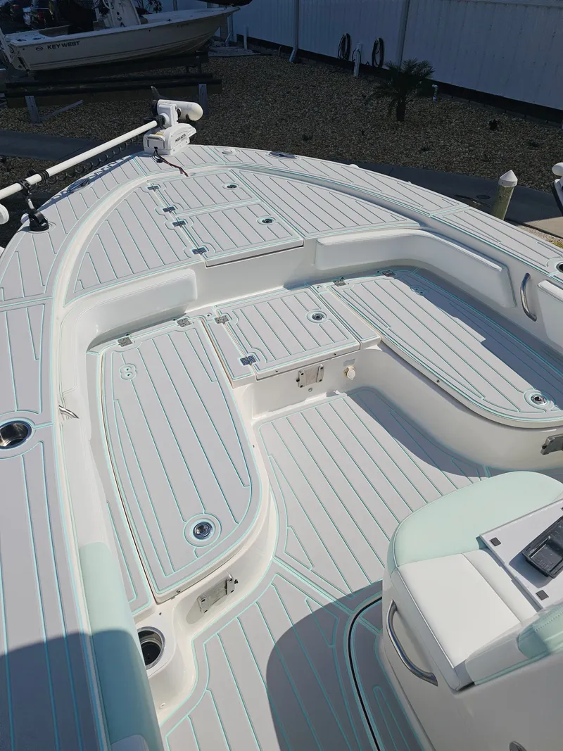 Slide: The Image of Robalo Cayman 246 2021 - 45