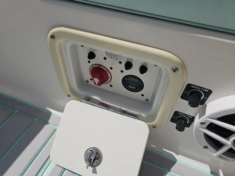 Slide: The Image of Robalo Cayman 246 2021 - 46