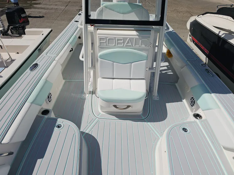 Slide: The Image of Robalo Cayman 246 2021 - 5