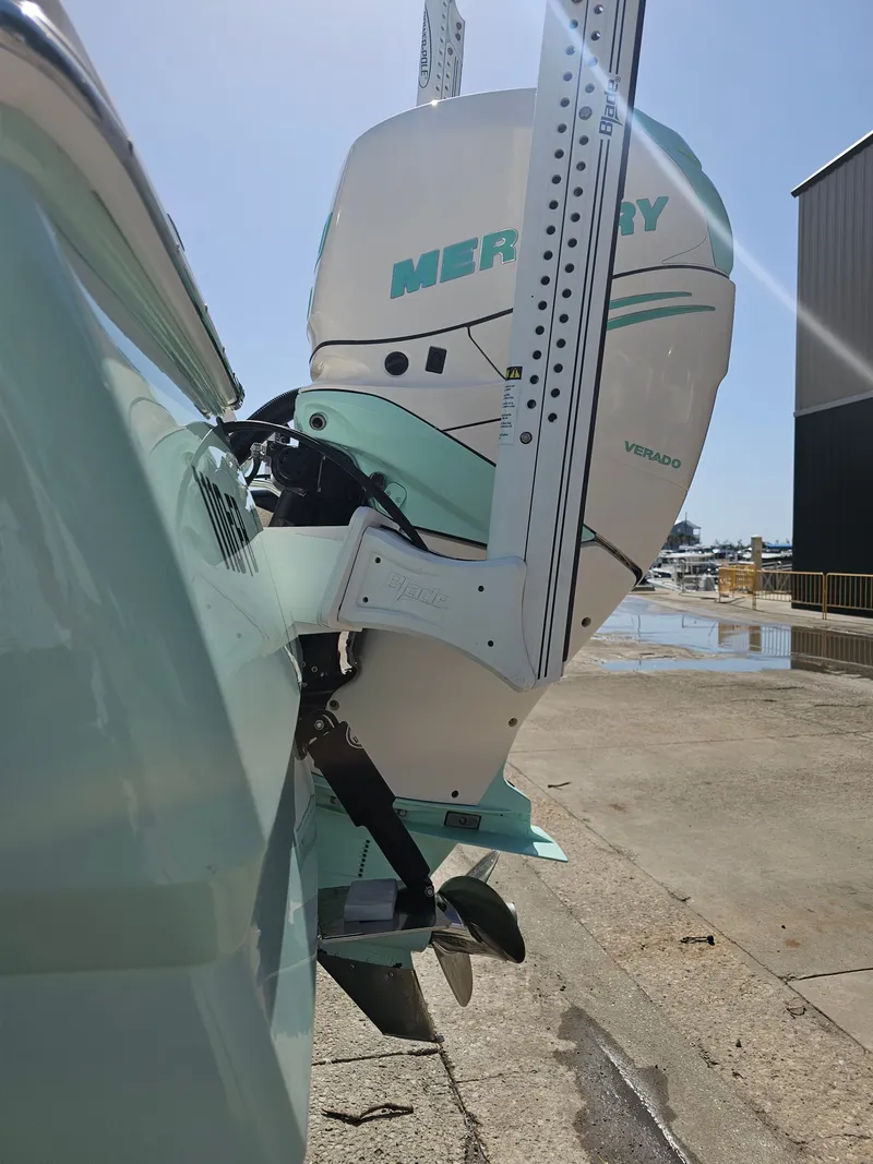 Slide: The Image of Robalo Cayman 246 2021 - 51