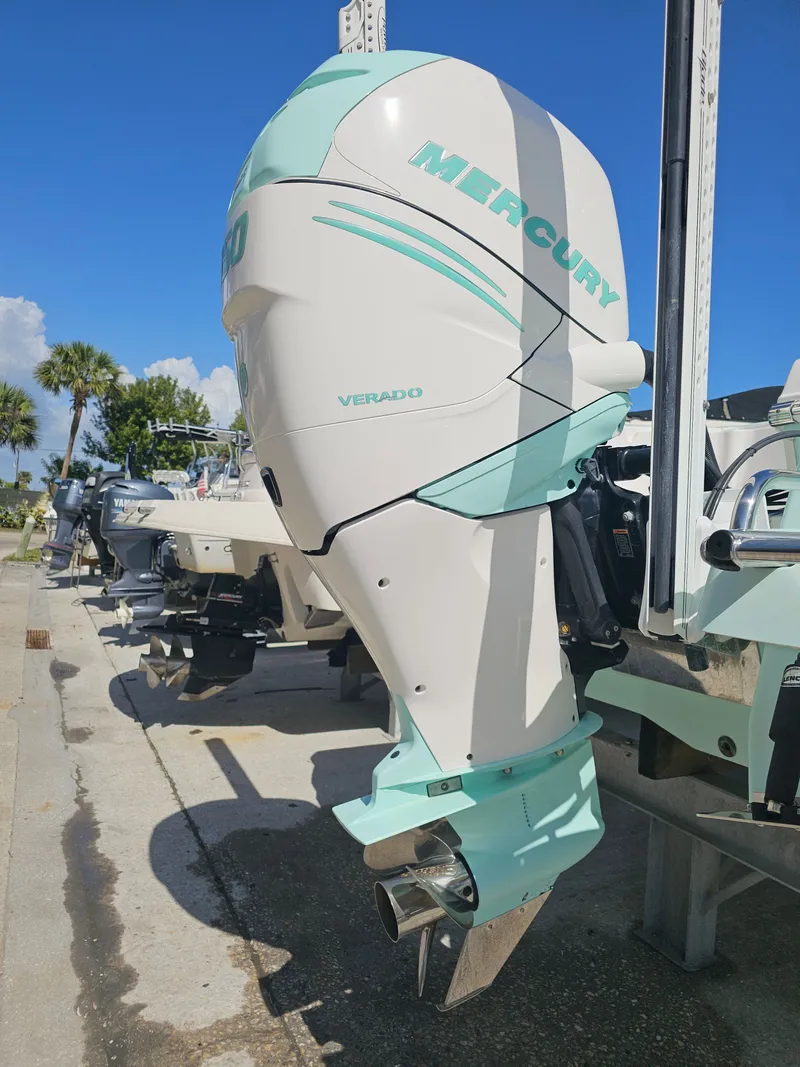 Slide: The Image of Robalo Cayman 246 2021 - 52
