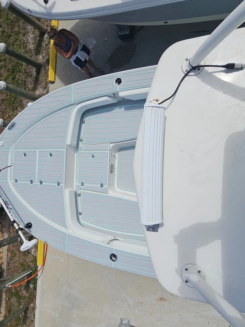 Slide: The Image of Robalo Cayman 246 2021 - 63