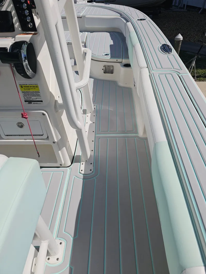 Slide: The Image of Robalo Cayman 246 2021 - 8