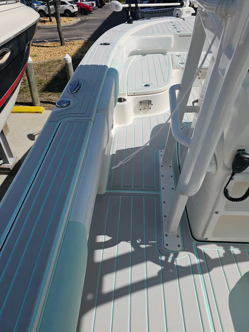 Slide: The Image of Robalo Cayman 246 2021 - 9