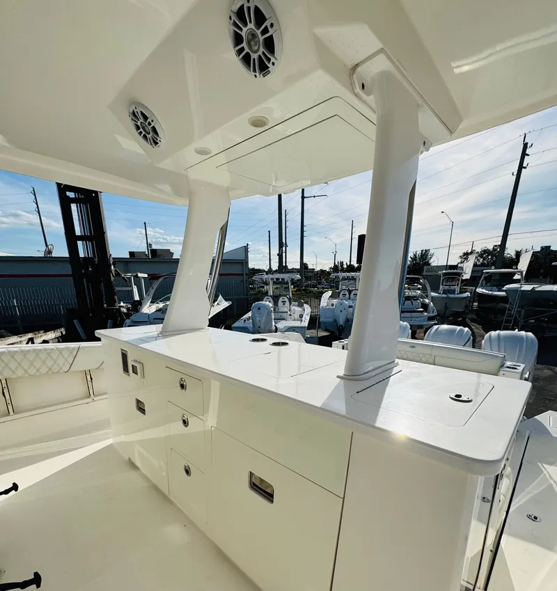 Slide: The Image of 2022 REGAL 38 SAV - Image 15 - 15