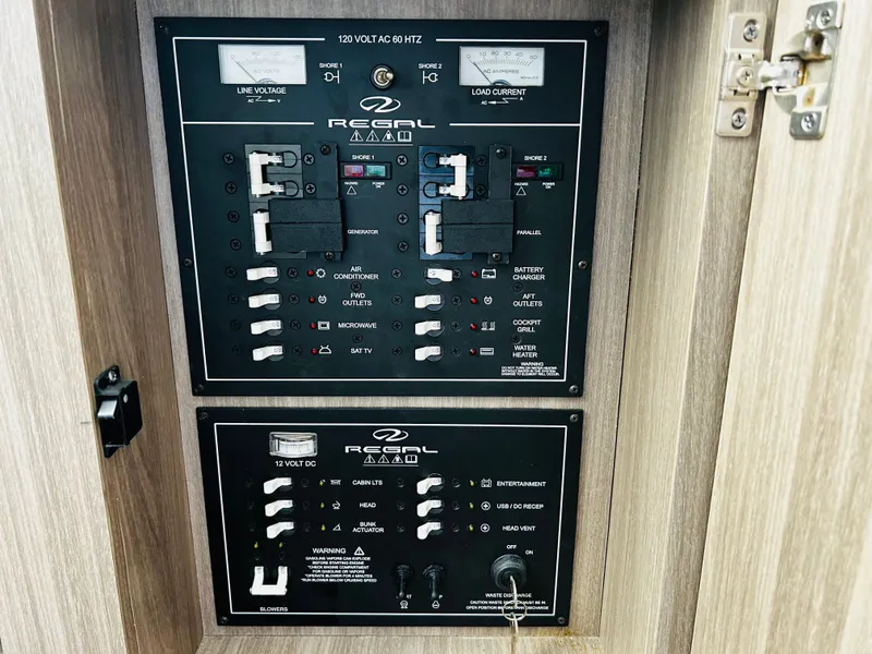 Slide: The Image of 2022 REGAL 38 SAV - Image 32 - 32