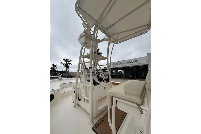 Slide: The Image of 2014 Pathfinder 2600 HPS boat with T-top and seating, displayed at Grander Marine. - 5