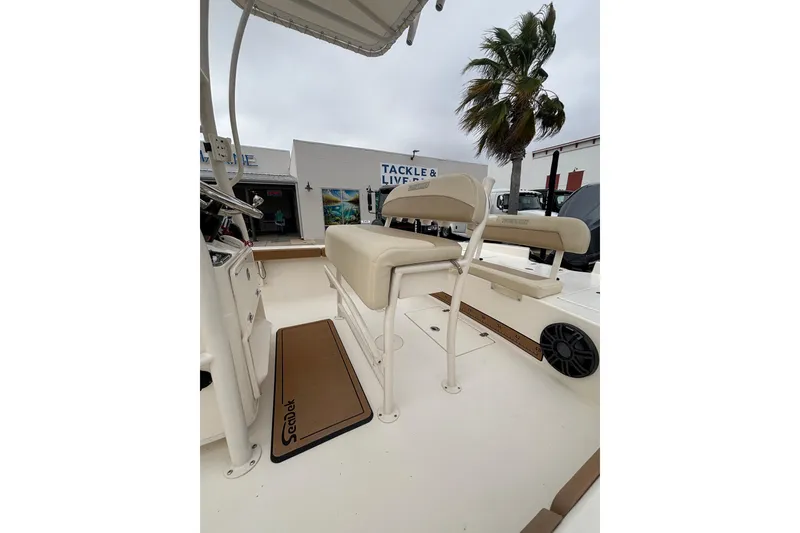 Slide: The Image of 2014 Pathfinder 2600 HPS boat interior with seating and palm tree in background. - 6