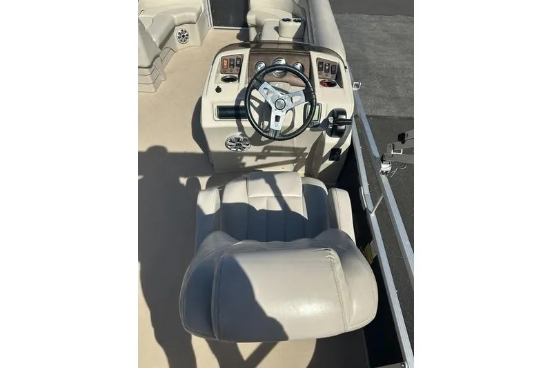 Slide: The Image of 2015 Bennington 22 SLX boat interior with steering wheel and captain's chair. - 15