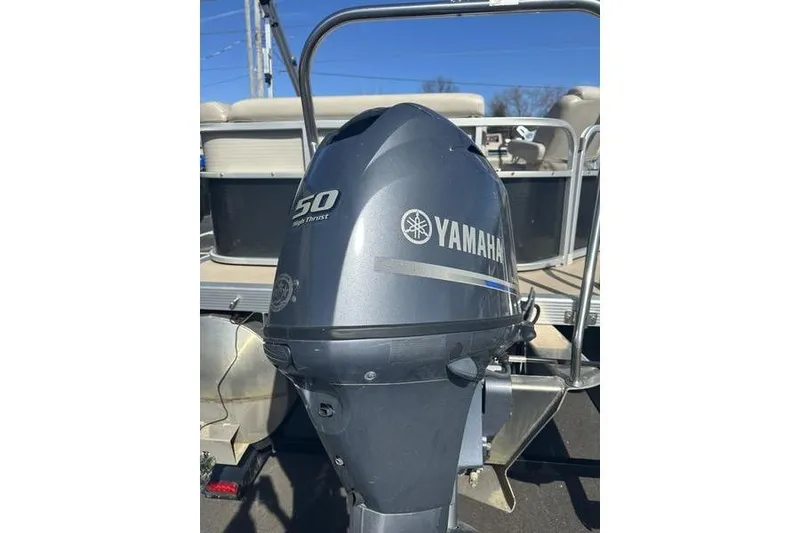 Slide: The Image of 2015 Bennington 22 SLX with Yamaha 50 outboard motor, rear view. - 9