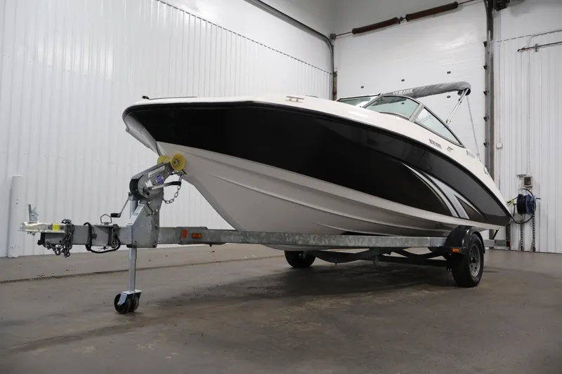 Slide: The Image of 2016 Yamaha Boats SX190 on trailer in indoor storage facility. - 36