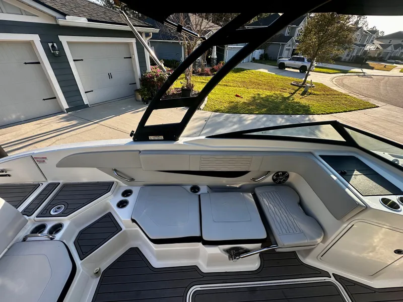 Slide: The Image of Sea Ray SPX 210 Outboard 2023 - 11