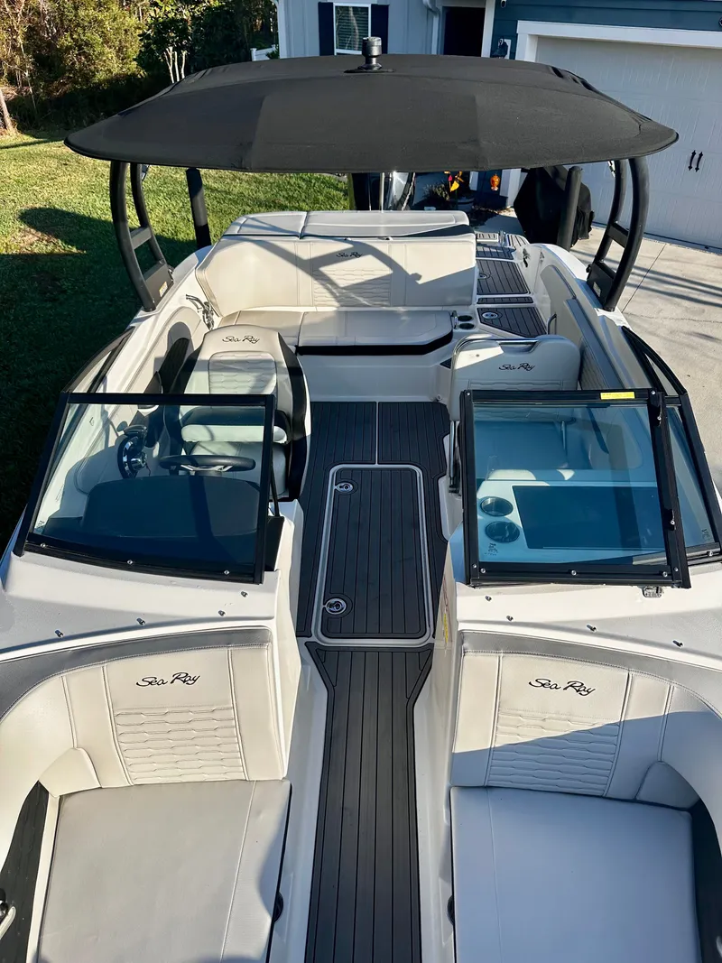Slide: The Image of Sea Ray SPX 210 Outboard 2023 - 15