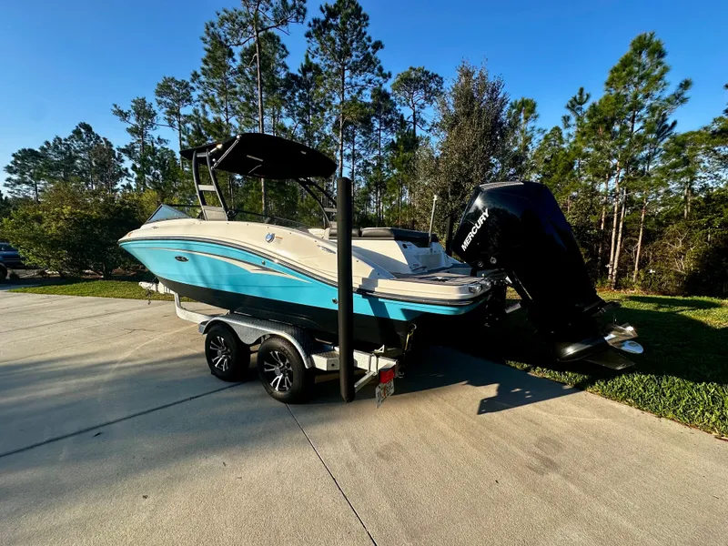 Slide: The Image of Sea Ray SPX 210 Outboard 2023 - 2