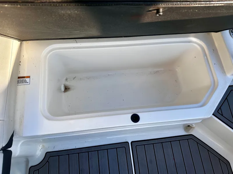 Slide: The Image of Sea Ray SPX 210 Outboard 2023 - 20