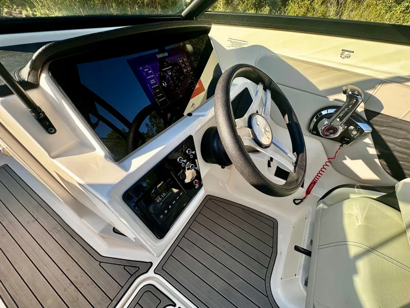 Slide: The Image of Sea Ray SPX 210 Outboard 2023 - 21