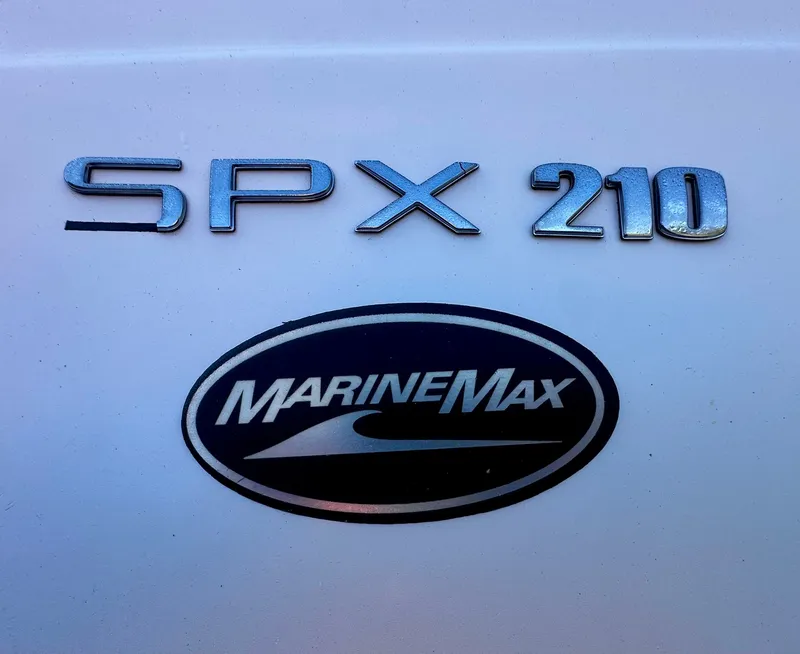 Slide: The Image of Sea Ray SPX 210 Outboard 2023 - 27