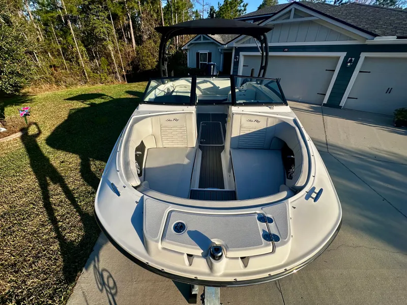 Slide: The Image of Sea Ray SPX 210 Outboard 2023 - 32
