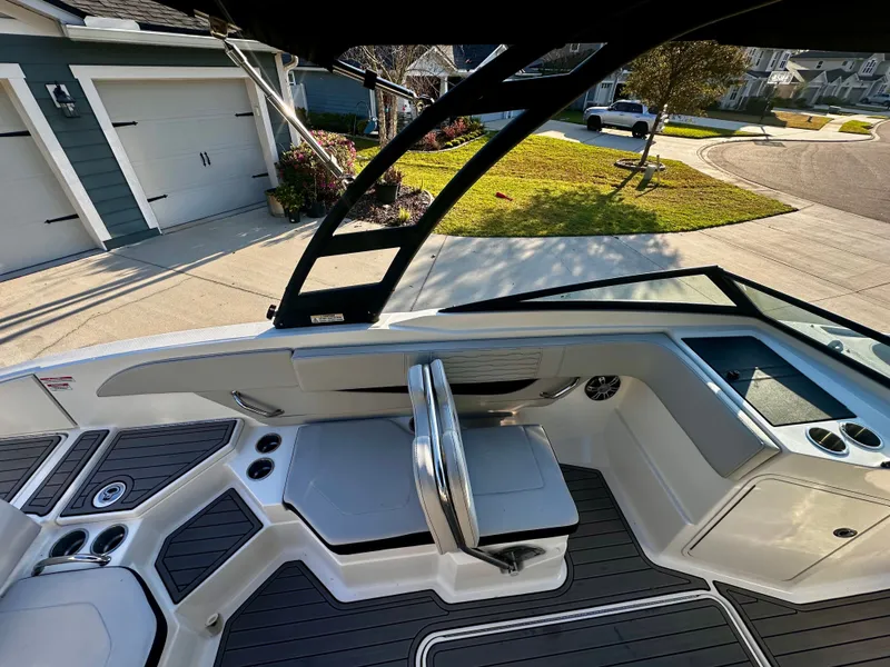 Slide: The Image of Sea Ray SPX 210 Outboard 2023 - 9