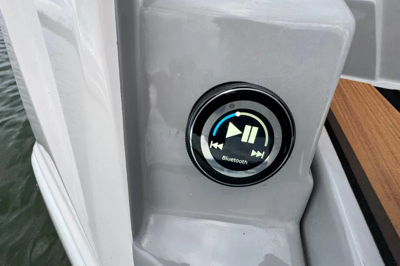 Slide: The Image of Bluetooth control panel on 2023 Supra SE 550 boat dashboard. - 33