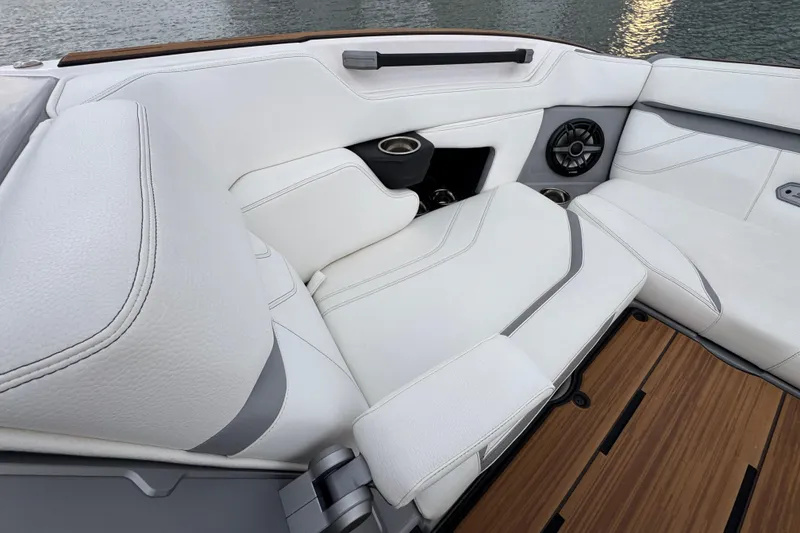 Slide: The Image of 2023 Supra SE 550 boat interior with white leather seating and wooden flooring. - 9