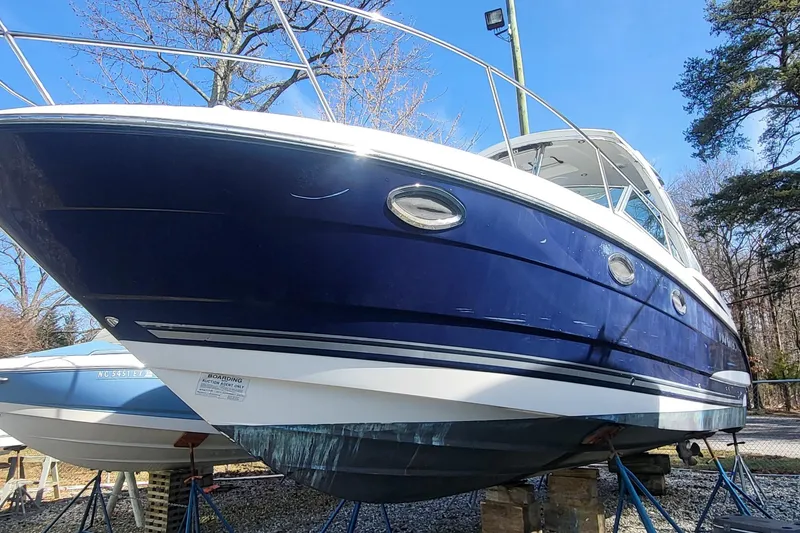 The Image of Monterey 335 Sport Yacht 2016 - undefined