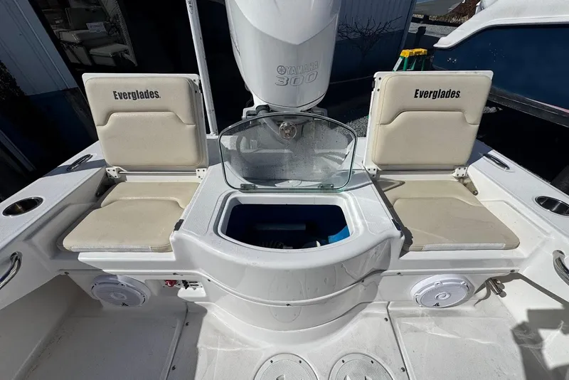 Slide: The Image of 2015 Everglades 243 Center Console boat interior with seating and Yamaha 300 engine. - 12