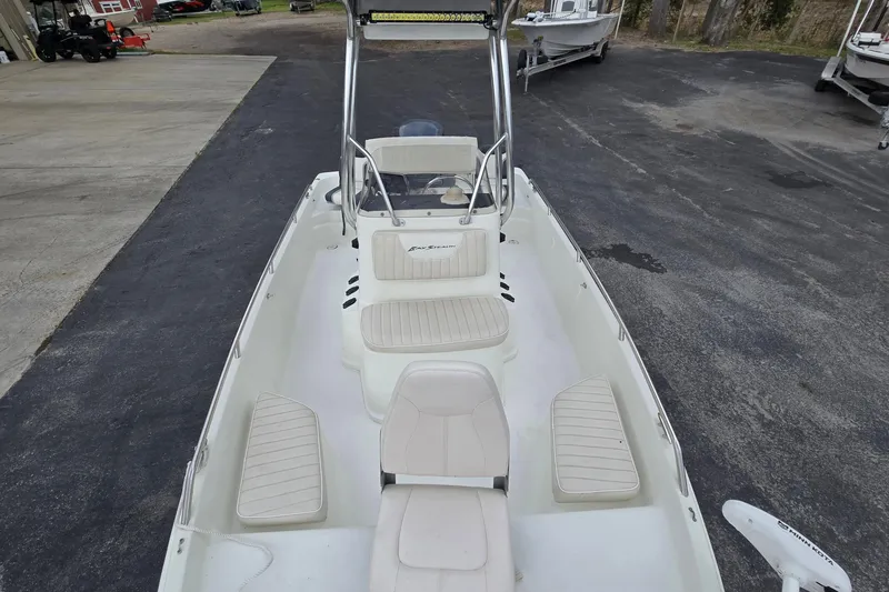 Slide: The Image of 2001 VIP 1880 BAY STEALTH boat with white seating and center console. - 11