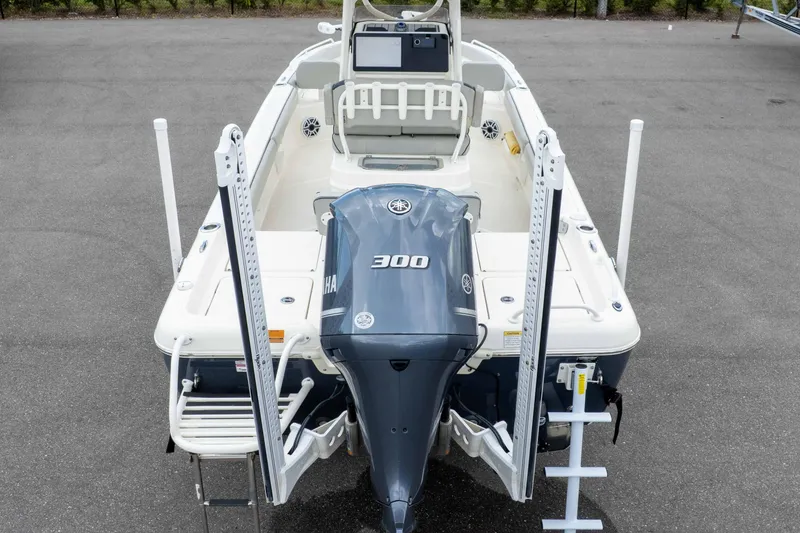 Slide: The Image of 2021 Skeeter SX2550 Family boat with Yamaha 300 engine, rear view. - 47