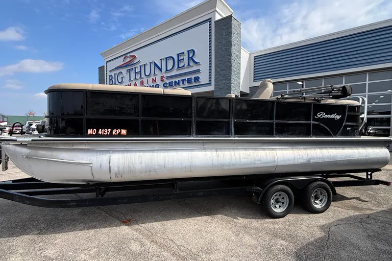 Slide: The Image of 2023 Bentley 243 Navigator pontoon boat at Big Thunder Marine Center. - 28