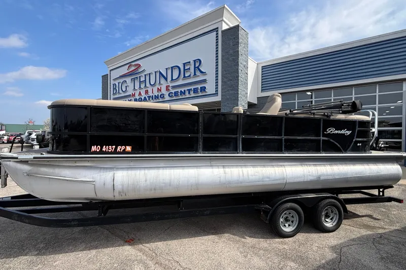 Slide: The Image of 2023 Bentley 243 Navigator pontoon boat at Big Thunder Marine Boating Center. - 29