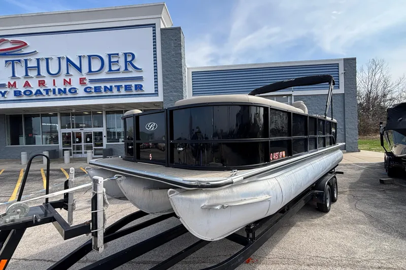 Slide: The Image of 2023 Bentley 243 Navigator pontoon boat at Thunder Marine Boating Center. - 32