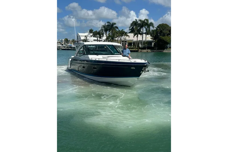 Slide: The Image of 2023 Formula 430 All Sport Crossover on calm waters. - 4