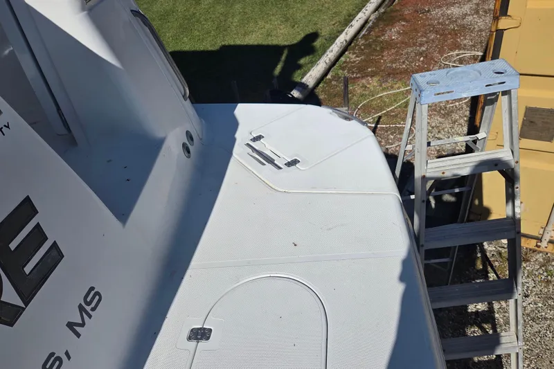 Slide: The Image of 2000 Carver 450 Voyager Pilothouse deck with ladder, outdoor setting. - 11