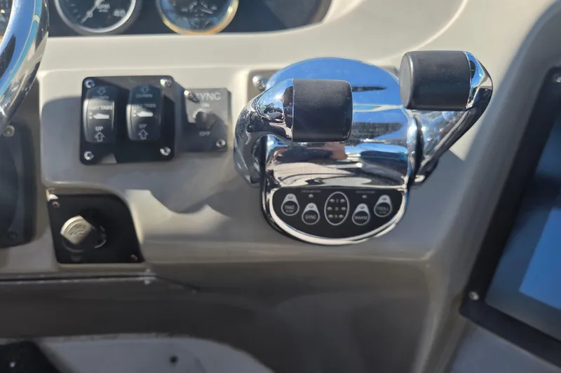 Slide: The Image of Control panel of a 2000 Carver 450 Voyager Pilothouse boat. - 29