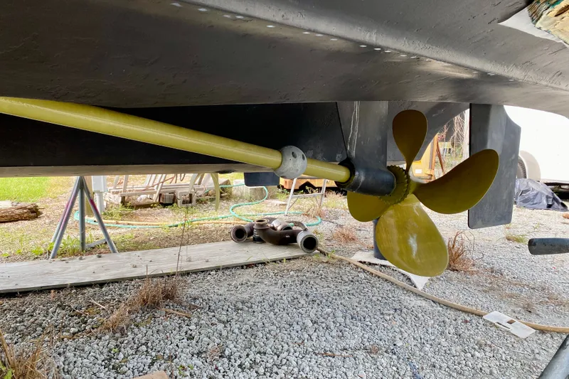 Slide: The Image of Underwater view of 2000 Carver 450 Voyager Pilothouse propeller and shaft. - 17