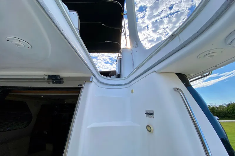 Slide: The Image of 2000 Carver 450 Voyager Pilothouse yacht exterior with clear sky background. - 89