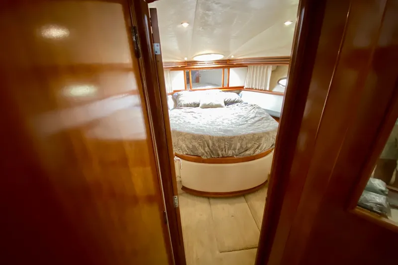 Slide: The Image of Luxurious bedroom interior of 2000 Carver 450 Voyager Pilothouse yacht. - 34
