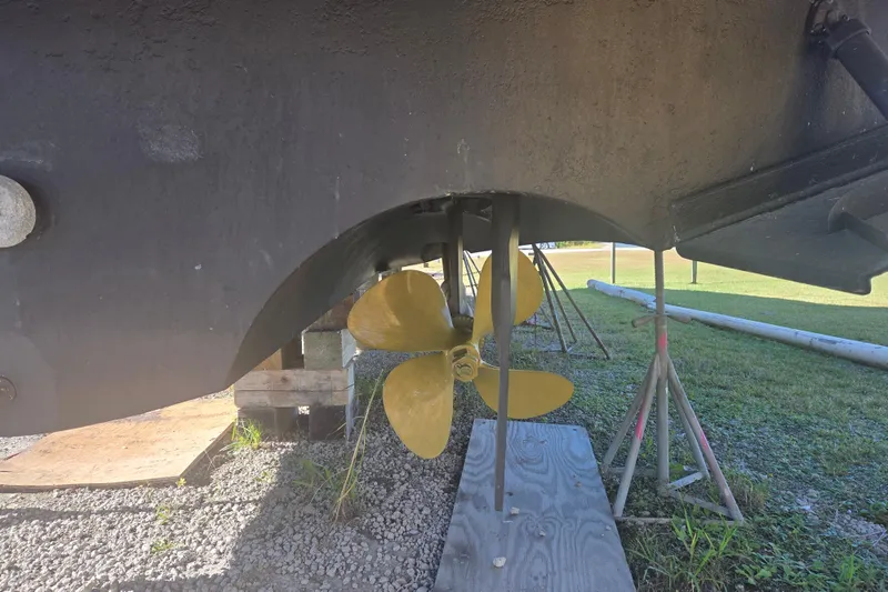 Slide: The Image of Propeller of 2000 Carver 450 Voyager Pilothouse on dry dock, side view. - 98