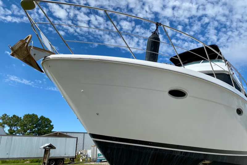 Slide: The Image of 2000 Carver 450 Voyager Pilothouse yacht under clear blue sky. - 16