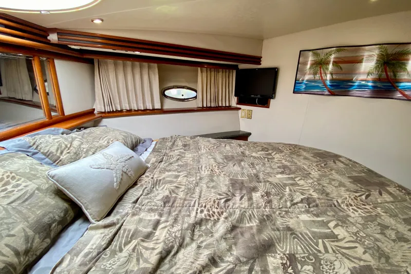 Slide: The Image of Luxurious bedroom in 2000 Carver 450 Voyager Pilothouse with tropical decor and cozy bedding. - 36