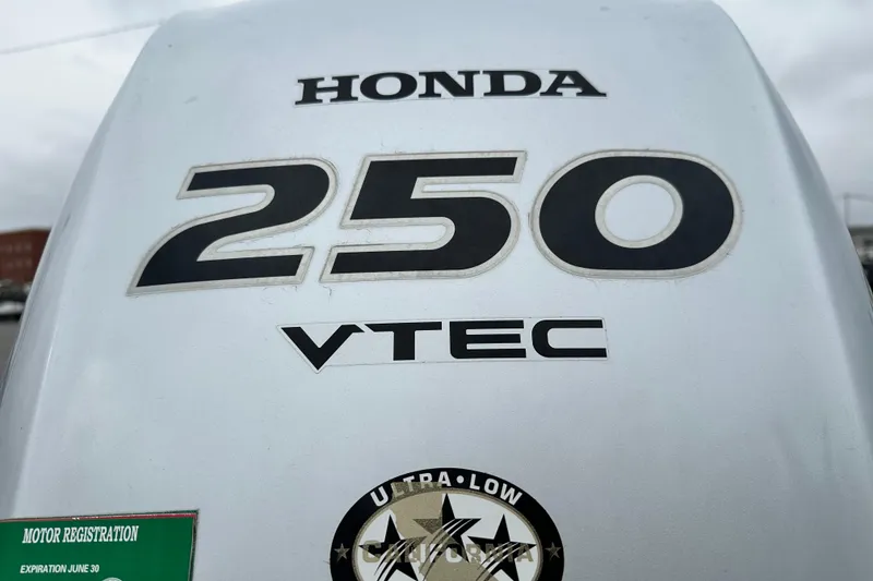 Slide: The Image of Honda 250 VTEC engine cover on 2020 Veranda VTX22RC boat. - 13