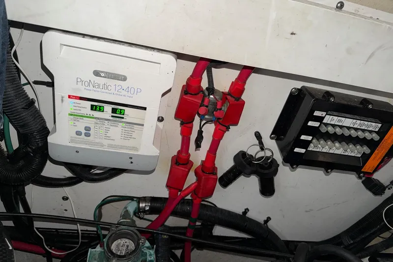 Slide: The Image of Electrical system of a 2007 Sea Ray Sundancer 310 with ProNautic 12-40P charger. - 31